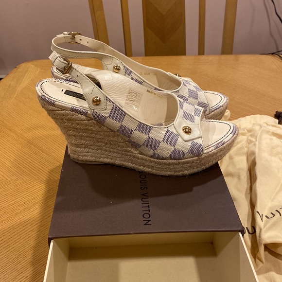 Authentic Louis Vuitton Sandals - Size 40 - Picture 4 of 9
